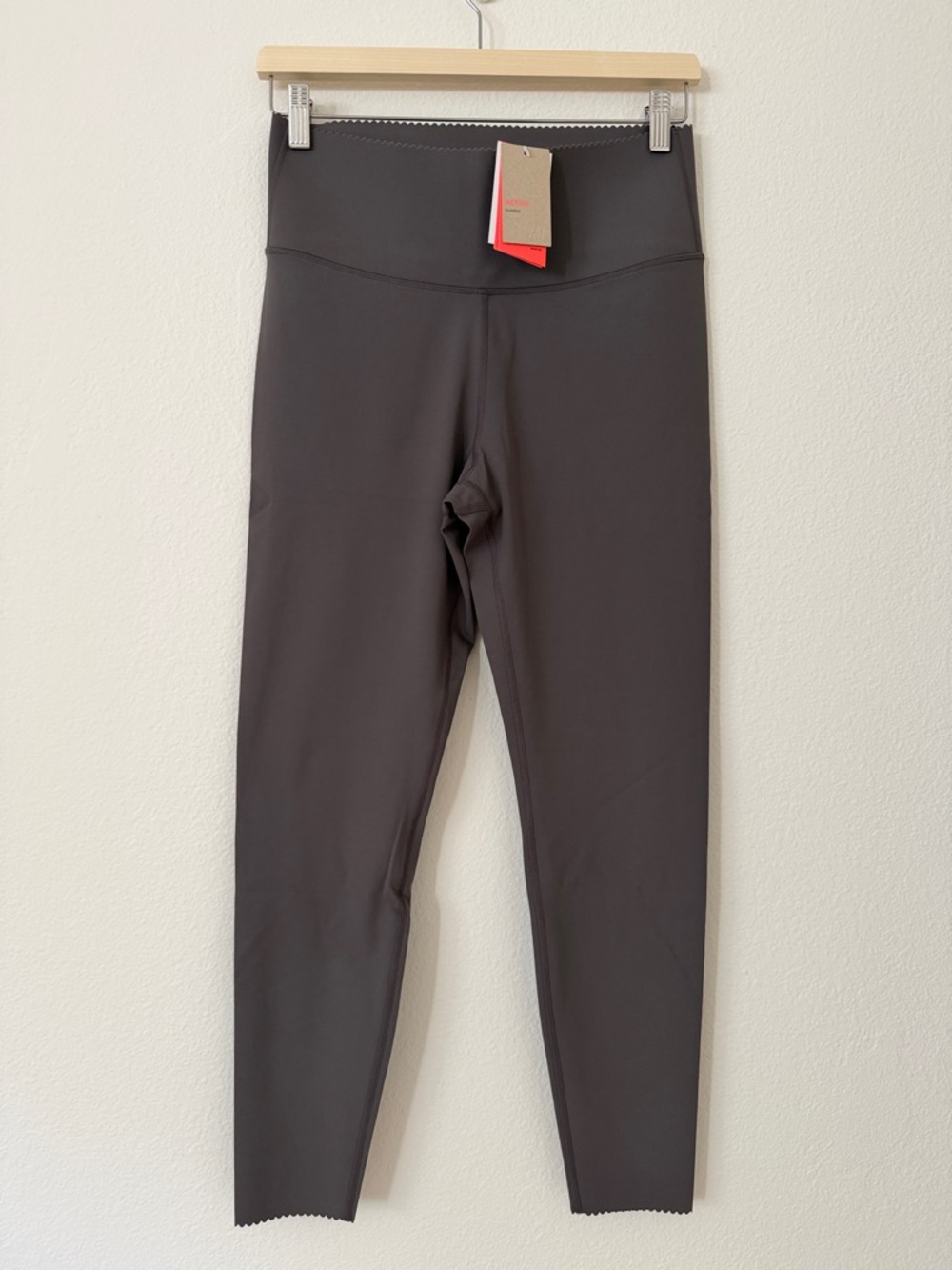 HM NWT Scalloped Hem Sculpting High Rise Leggings Size Large L Gray Yoga Workout